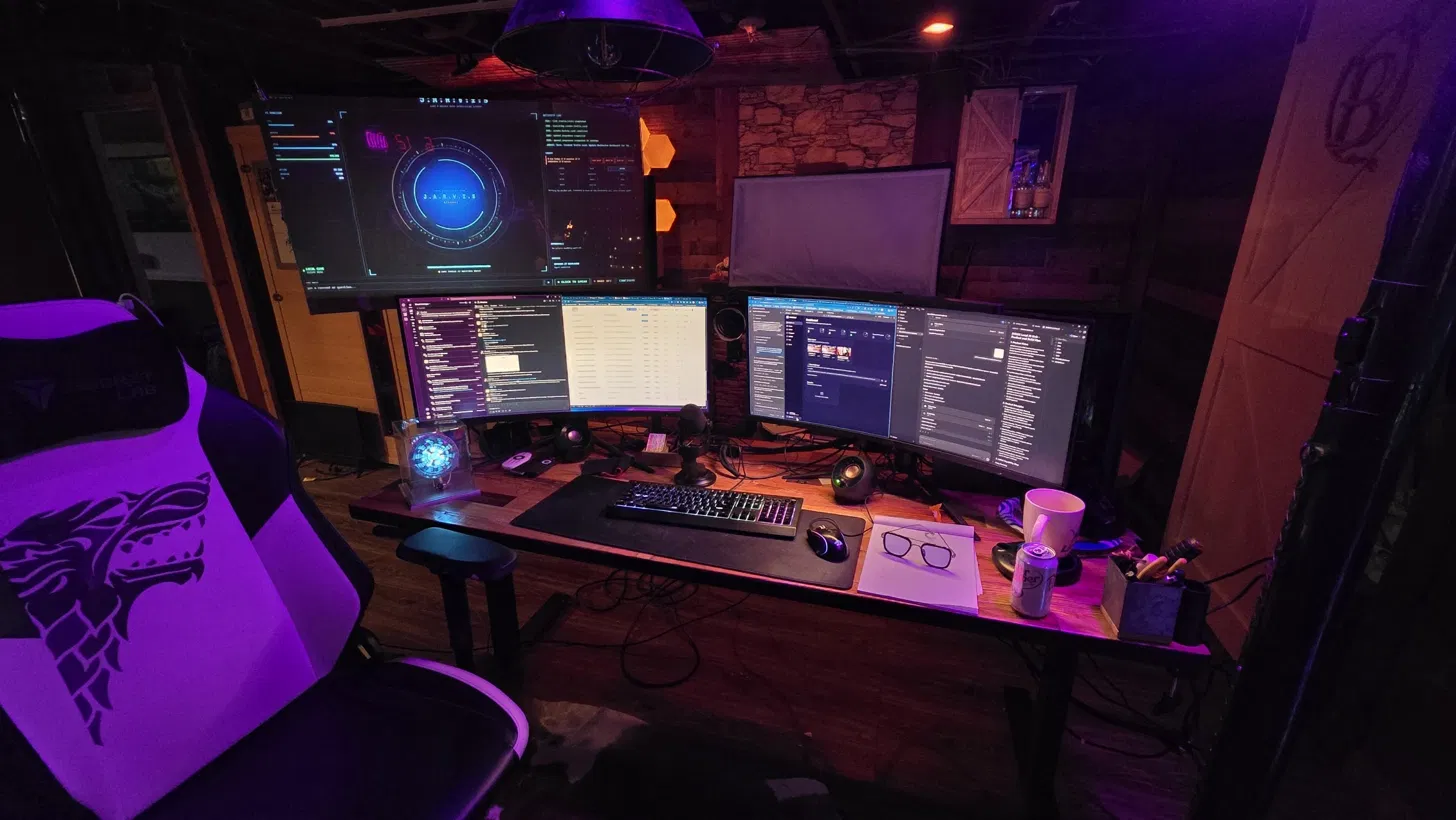 Jeff Bilbrey’s multi-screen workshop and desk